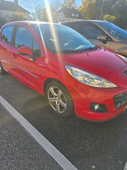 Peugeot 207 2011 photo 2