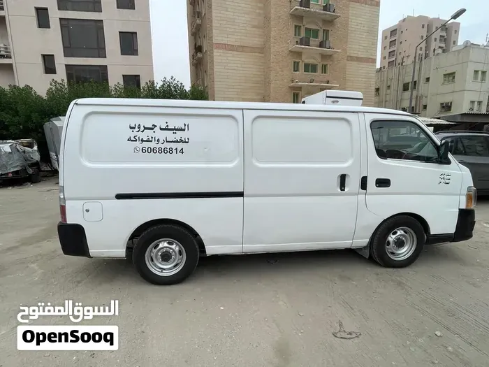 Nissan Urvan 2008 photo 2