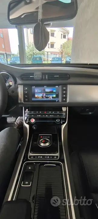 Jaguar Xf 2017 photo 4