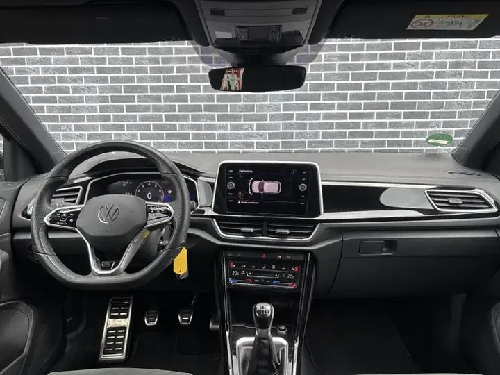 Volkswagen T-Roc 2023 photo 2