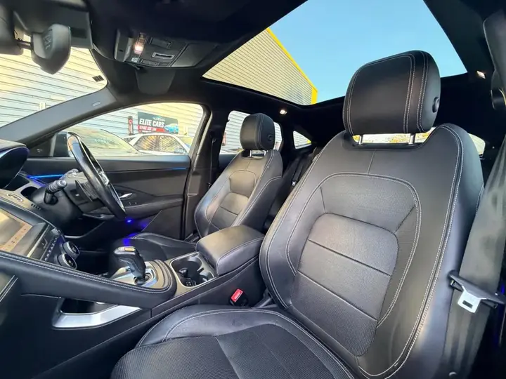 Jaguar E-Pace 2018 photo 3