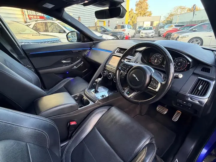 Jaguar E-Pace 2018 photo 5