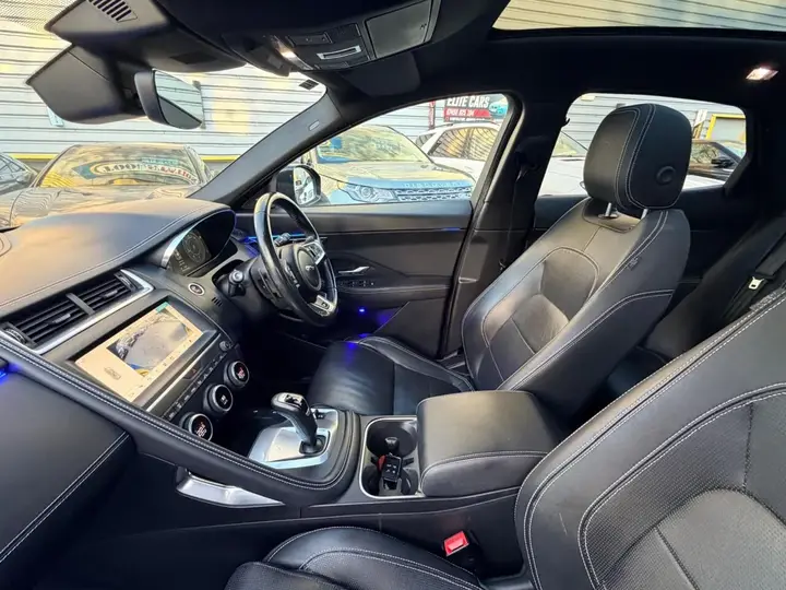 Jaguar E-Pace 2018 photo 4