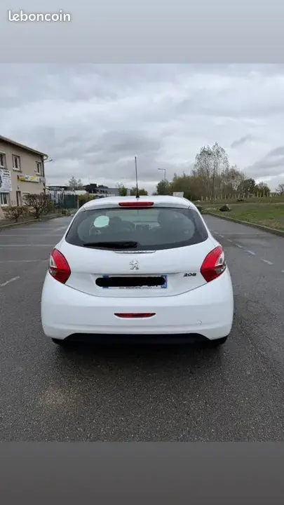 Peugeot 208 2012 photo 4