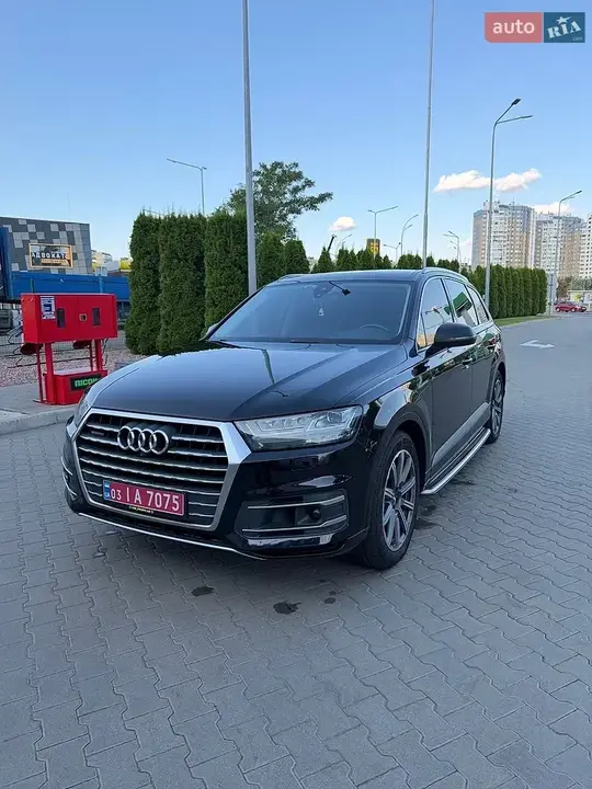 Audi Q7 2017 photo 2