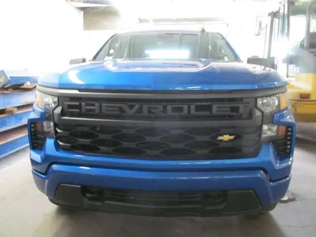 Chevrolet Silverado 1500 2024 photo 2