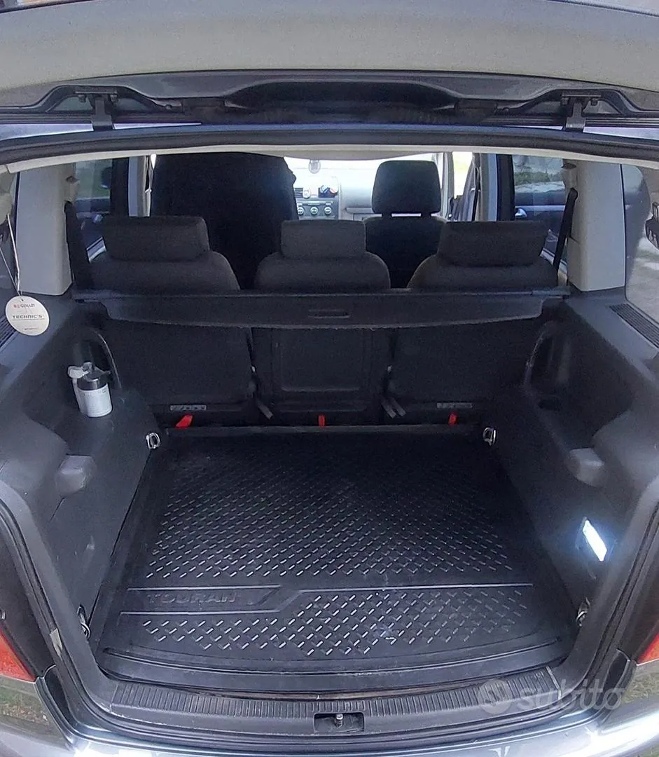 Volkswagen Touran 2005 photo 5