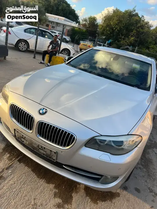 BMW 5 Series 2011 photo 2