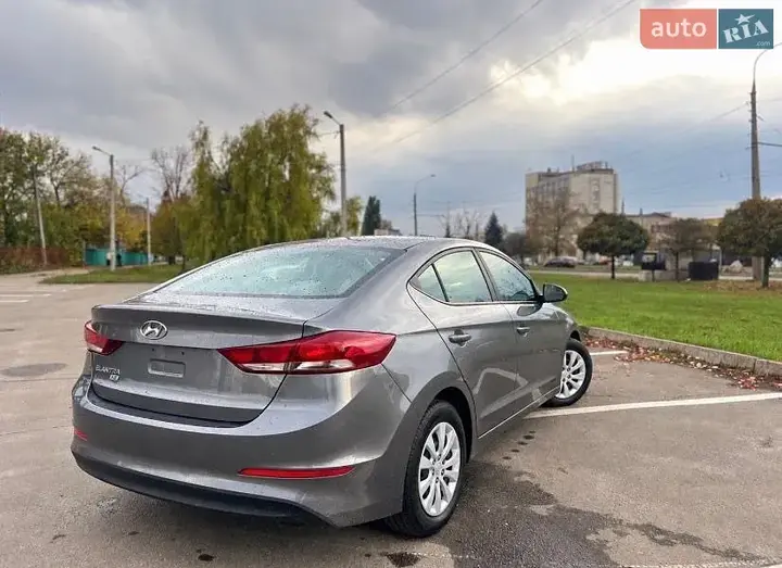 Hyundai Elantra 2018 photo 3