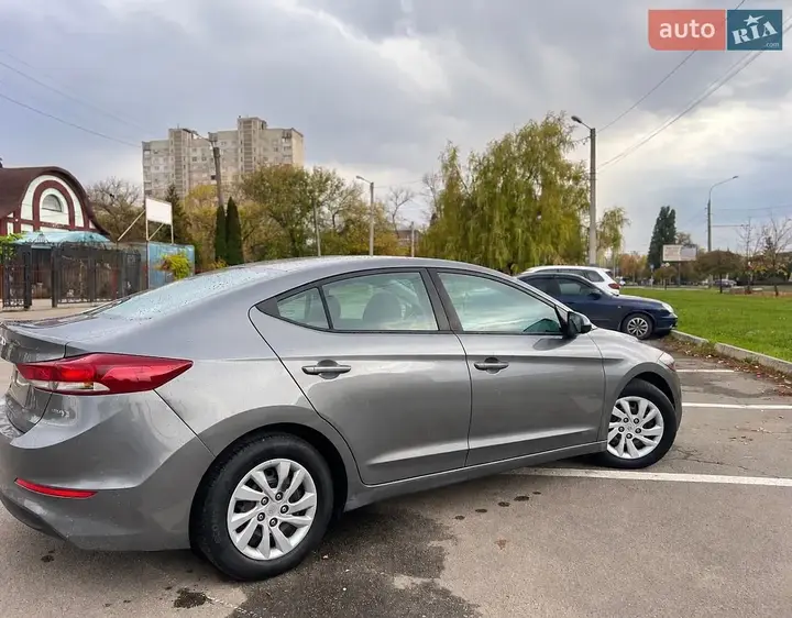 Hyundai Elantra 2018 photo 4