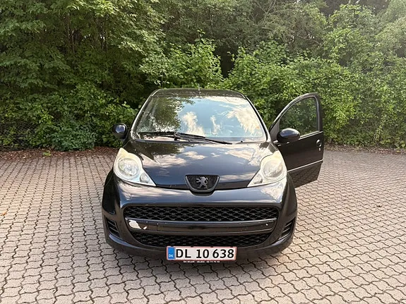 Peugeot 107 2009 photo 2