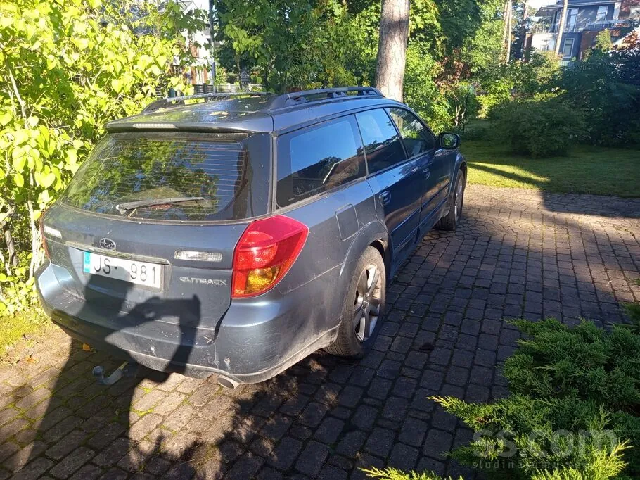 Subaru Outback 2004 photo 2