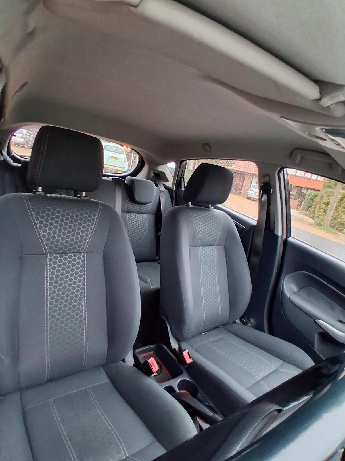 Ford Fiesta 2010 photo 4