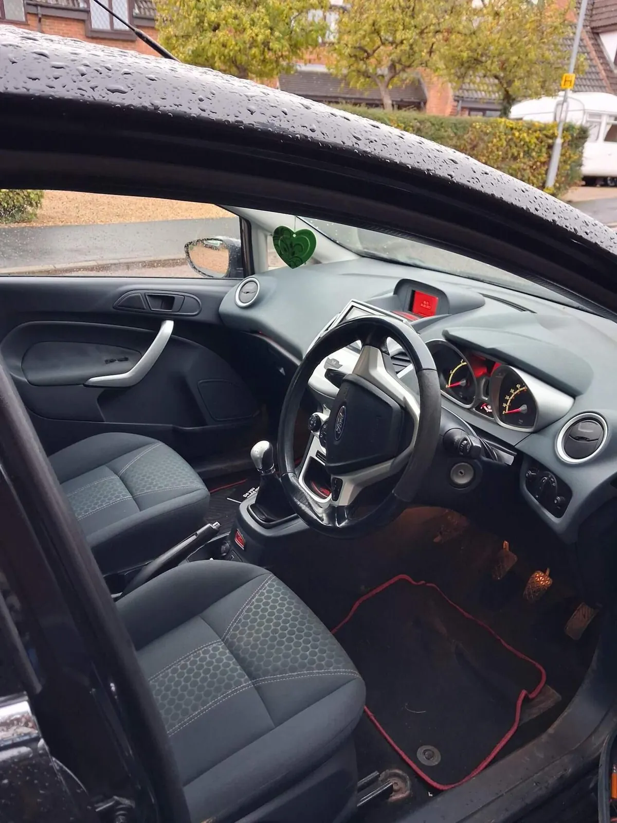 Ford Fiesta 2010 photo 5