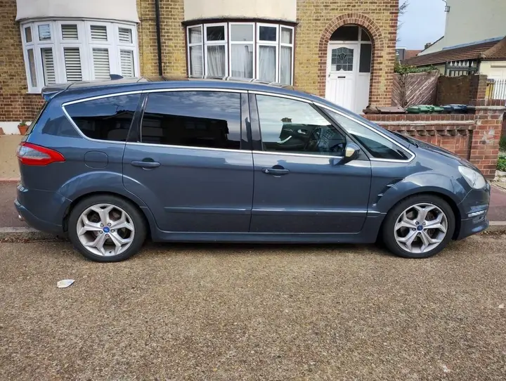 Ford S-Max 2011 photo 3
