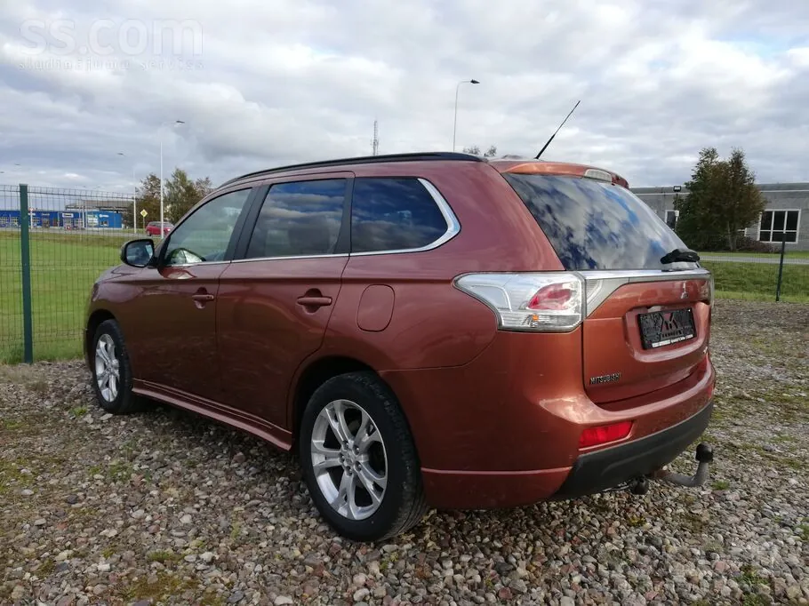 Mitsubishi Outlander 2012 photo 4