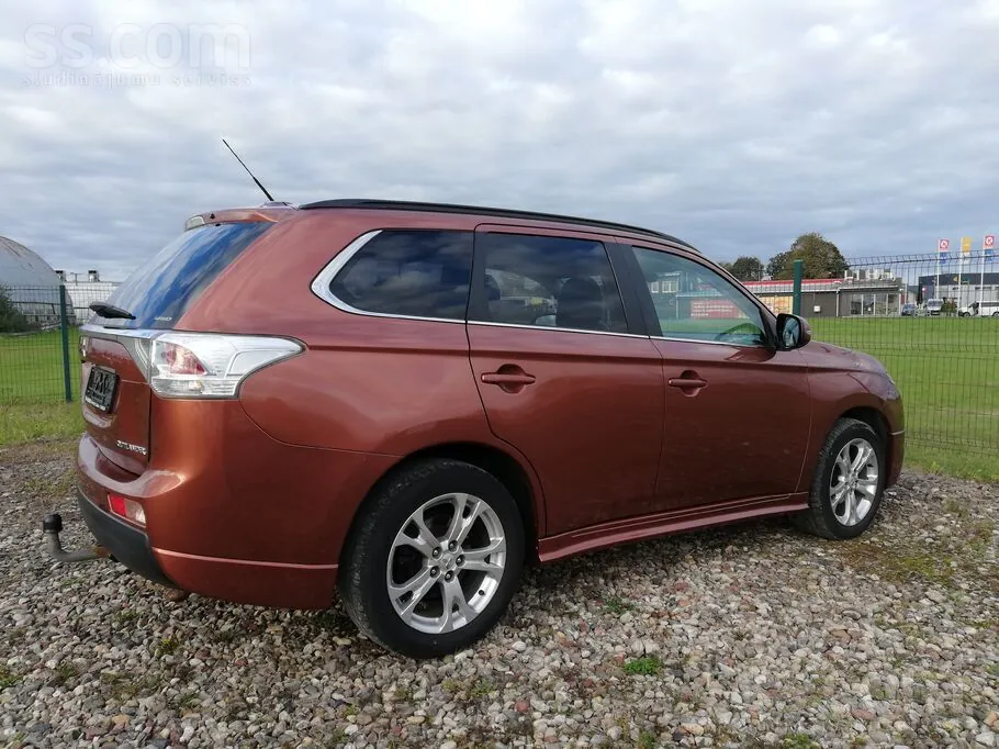 Mitsubishi Outlander 2012 photo 2