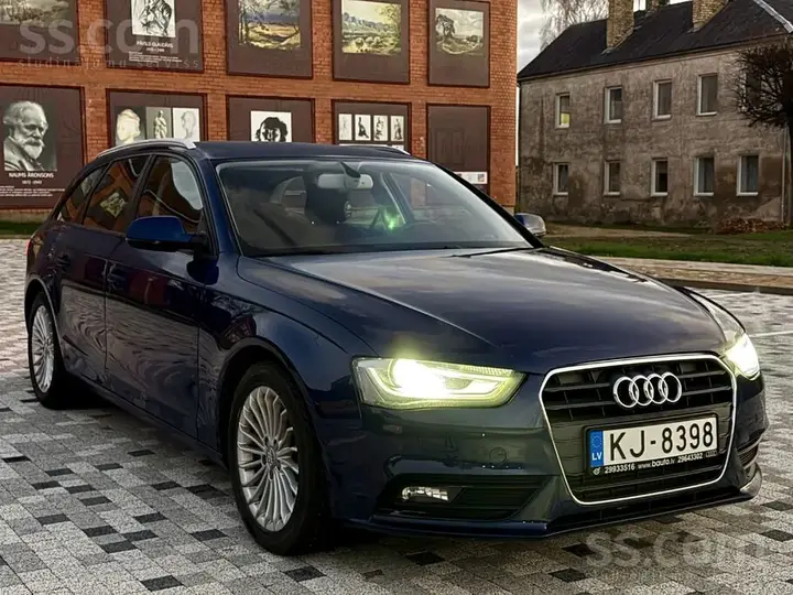 Audi A4 2012 photo 2