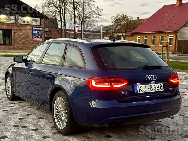 Audi A4 2012 photo 3