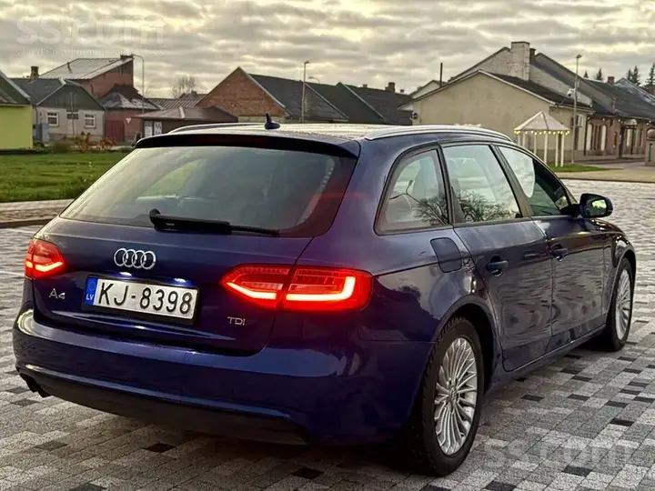 Audi A4 2012 photo 4