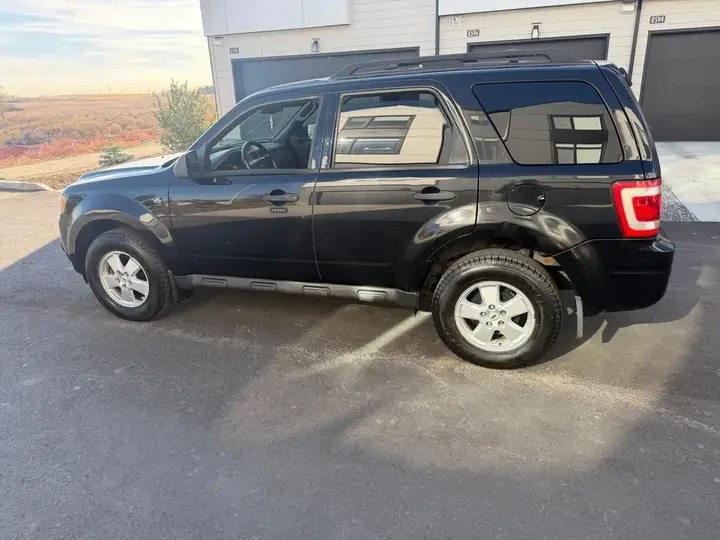 Ford Escape 2010 photo 2