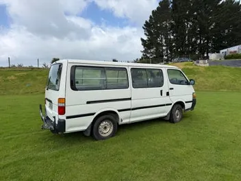 Toyota Hiace 2005 photo 2