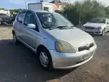 Toyota Vitz 2001 photo 2