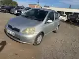 Toyota Vitz 2001 photo 3