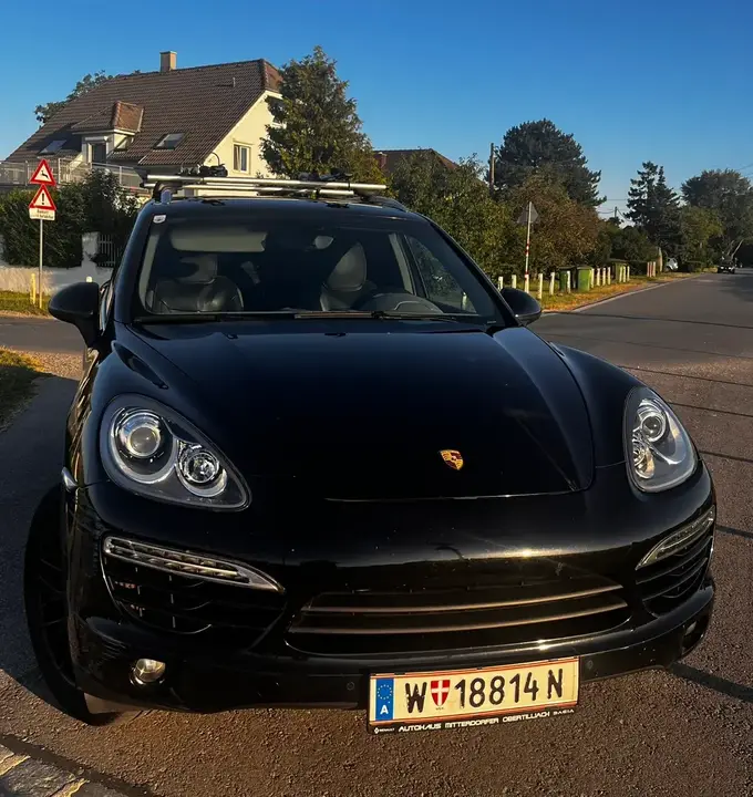 Porsche Cayenne 2012 photo 2