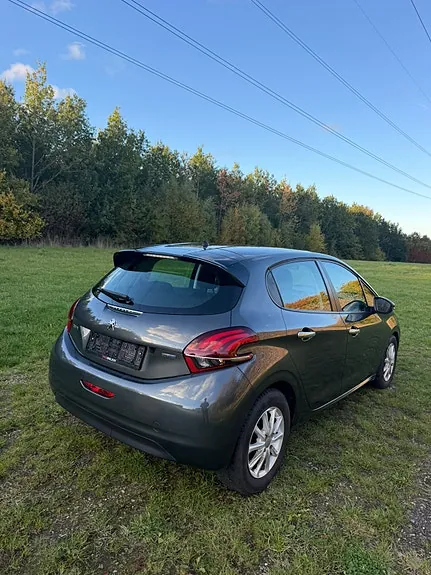 Peugeot 208 2015 photo 4