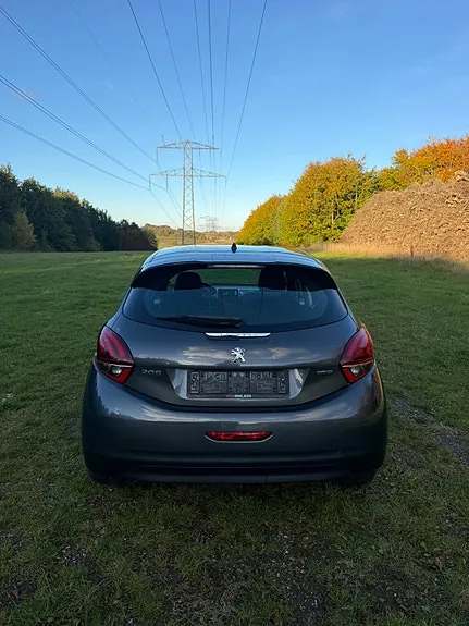 Peugeot 208 2015 photo 5