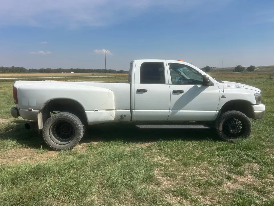 Dodge Ram 3500 2006 photo 2