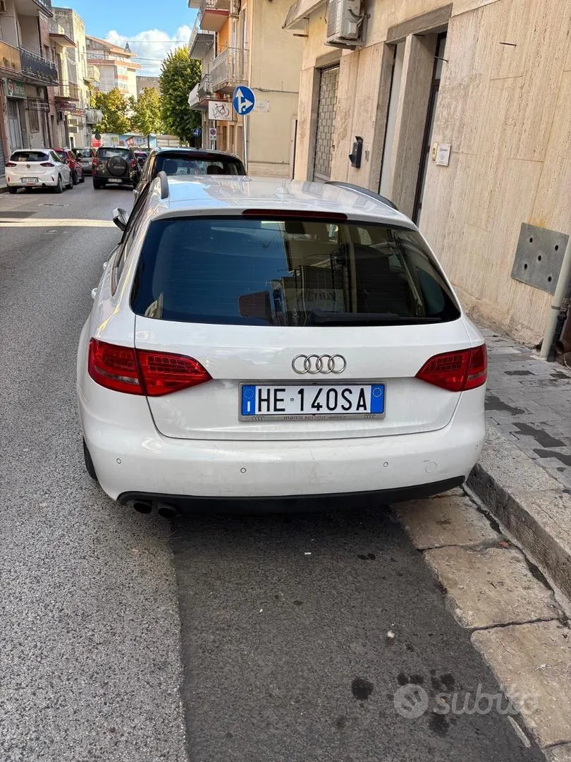 Audi A4 2010 photo 2