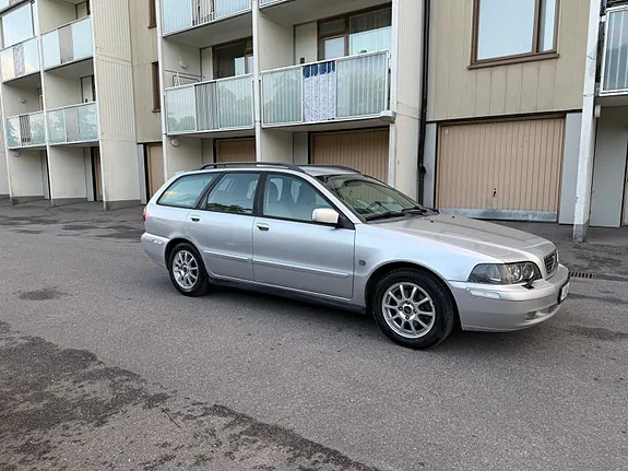 Volvo V40 2004 photo 2