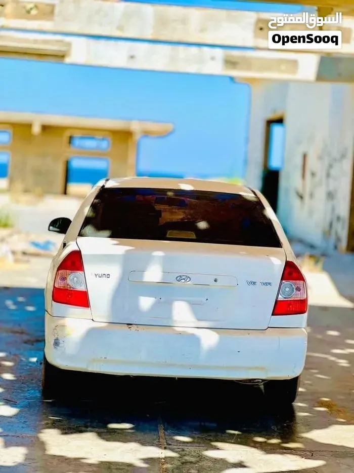 Hyundai Verna 2010 photo 3