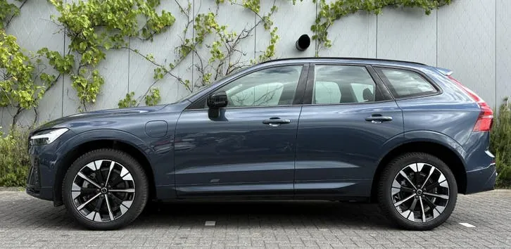 Volvo Xc60 2025 photo 2