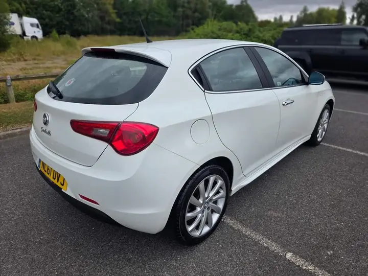 Alfa Romeo Giulietta 2011 photo 3