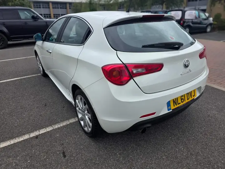 Alfa Romeo Giulietta 2011 photo 5