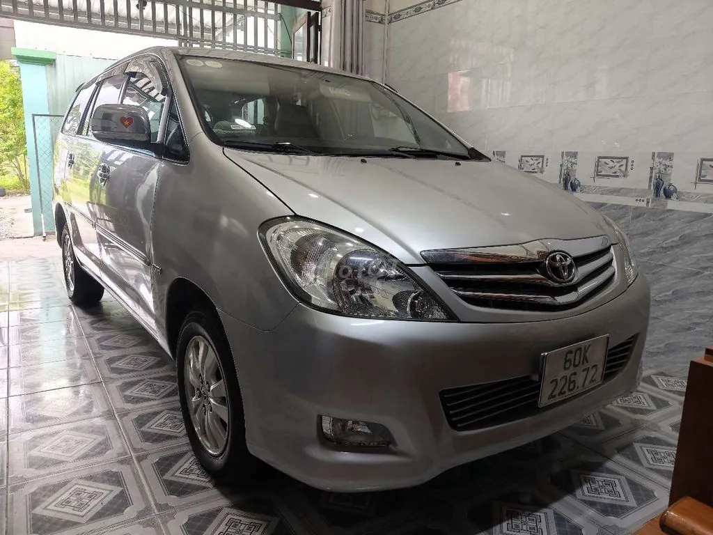 Toyota Innova 2010 photo 3