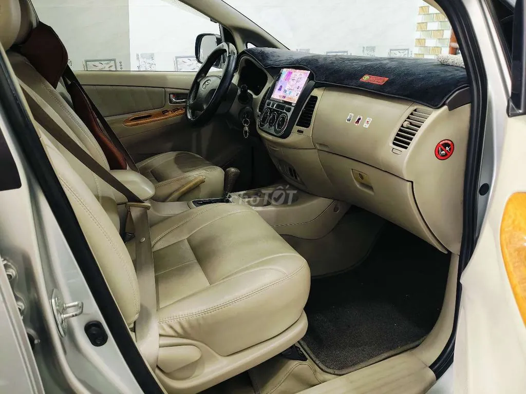 Toyota Innova 2010 photo 4