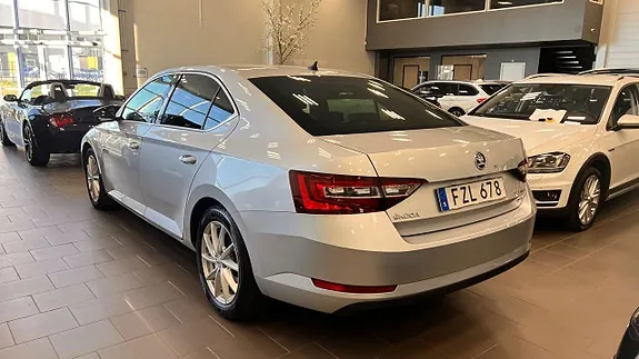 Skoda Superb 2019 photo 4