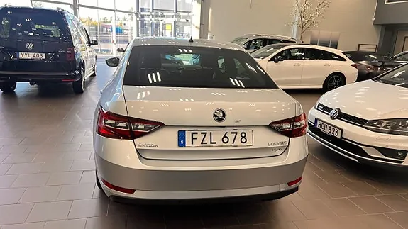 Skoda Superb 2019 photo 5