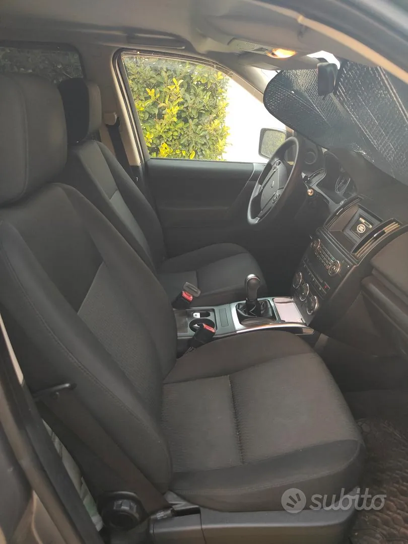 Land Rover Freelander 2013 photo 2