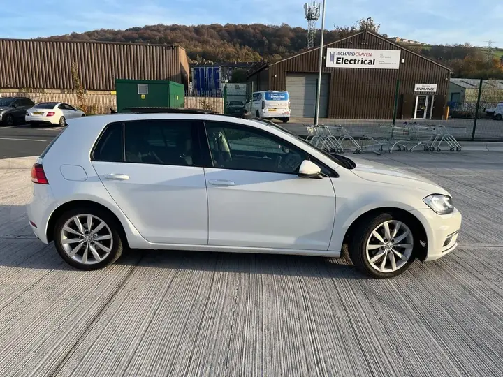 Volkswagen Golf 2017 photo 2