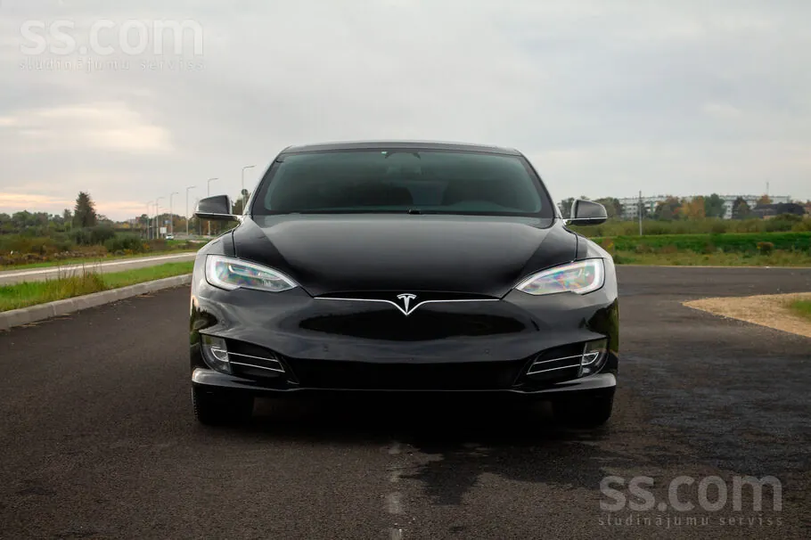 Tesla Model S 2018 photo 2