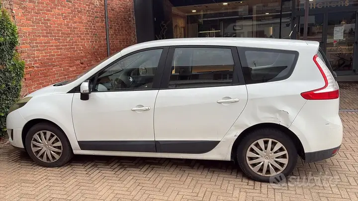 Renault Grand Scenic 2010 photo 3
