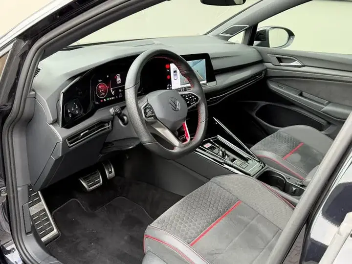 Volkswagen Golf 2023 photo 2