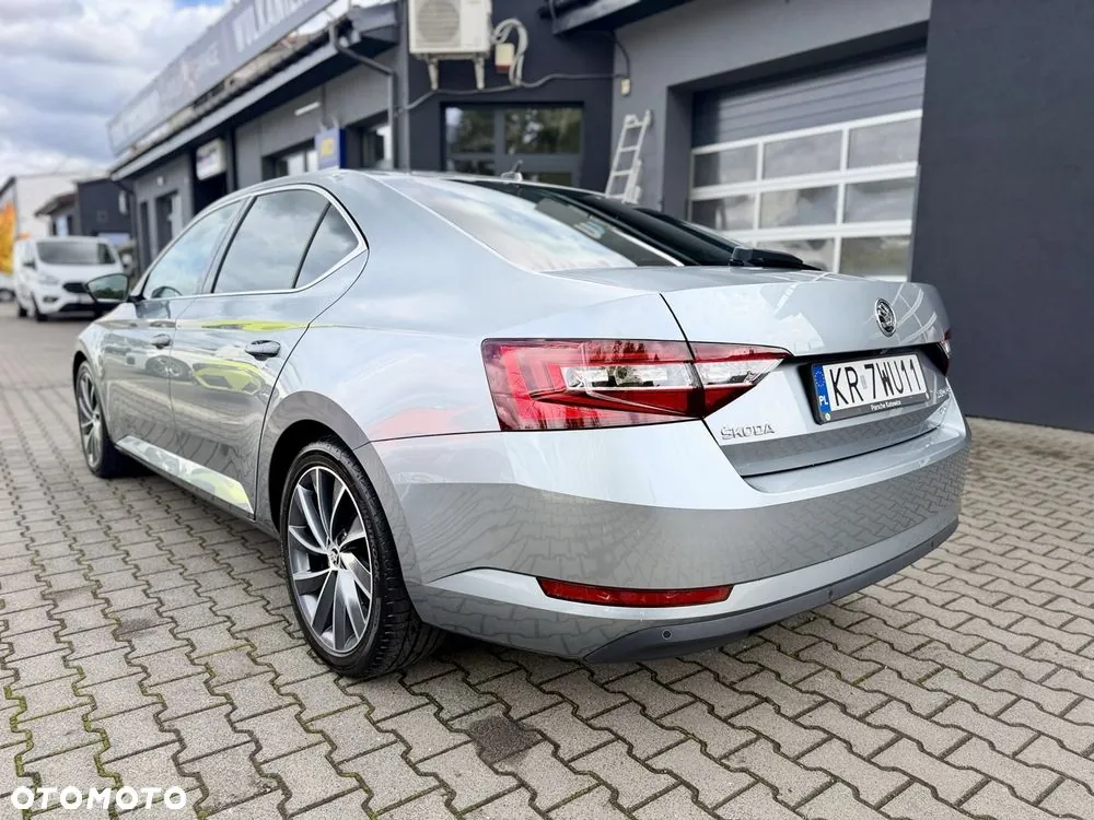 Skoda Superb 2018 photo 5