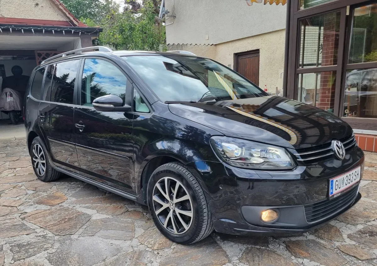 Volkswagen Touran 2013 photo 2
