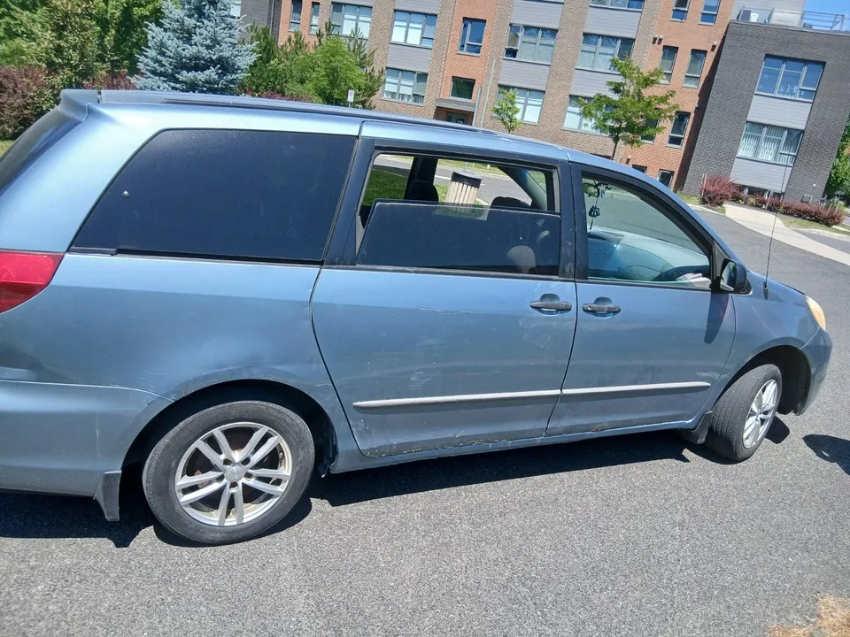 Toyota Sienna 2005 photo 3